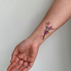 Amanda Wachob - tattoo back_au_body_instagram.com+amandawachob
