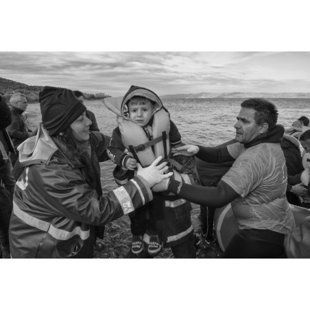 Margarita Mavromichalis - Young boy carried to safety by volunteers - Lesvos - Lesbos Greece refugee_ph_repo_bw