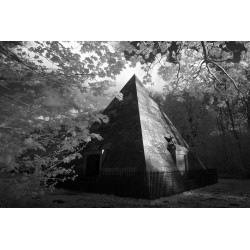 Justin Minns - The mausoleum - infrared