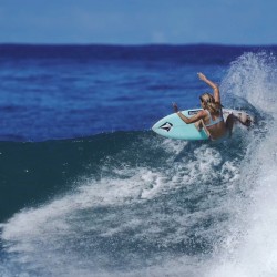 Coco Ho - video surfer