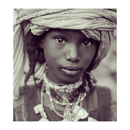 Marie Laure de Decker - Wodaabe girl - Tchad_ph_vint_bw_instagram.com+marielaurededecker47