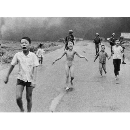 Nick Ut - Napalm girl Kim Phuc Phan Thi - Vietnam war 1972