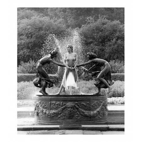 Patrick Lichfield - Central Park fountainny 1990_ph_nude_bw