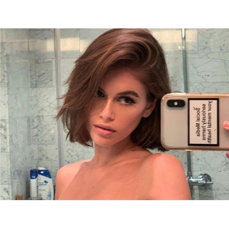 Kaia Gerber - selfie - thanks for Head and Shoulders..._topm