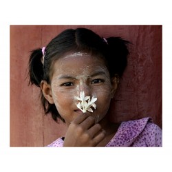 Sara Heinrichs - birman girl with flower