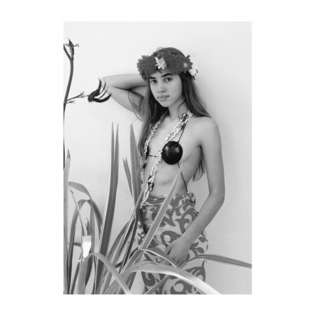 Claude Nori - A italian girl wearing a tahitien costum - Biarritz_ph