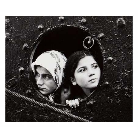 Mary Ellen Mark - Turkish Immigrants - 1965_ph_bw_repo_vint