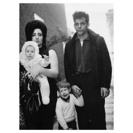 Diane Arbus - A young Brooklyn family going for a Sunday outing - NYC 1966_ph_anti_bw_vint