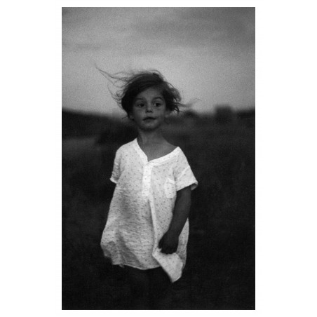Diane Arbus - Child in a Nightgown - Shelter Island NYC 1957_ph_anti_bw_vint